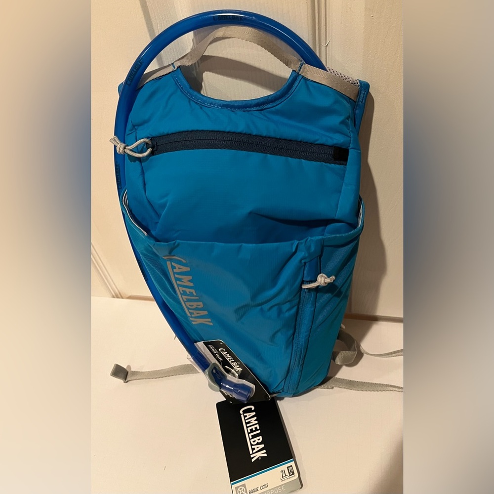 NWT - CAMELBAK Rogue Light 70oz. Hydration Pack - Repurpose Silver - Blue - Picture 6 of 11